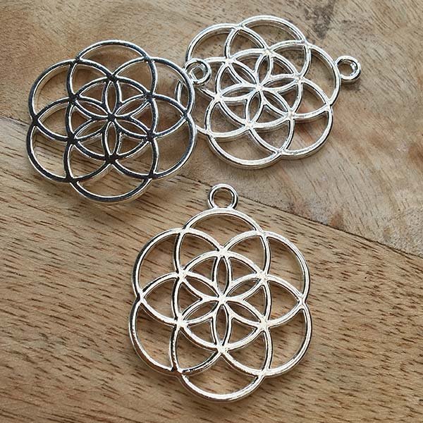 Cast Metal Pendant Seed of Life Meditation Simple 42x34mm (1) Silver